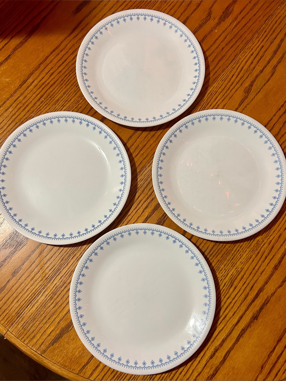 Set of 4 Vintage Corelle Snowflake Blue Garland
10.5" Plates